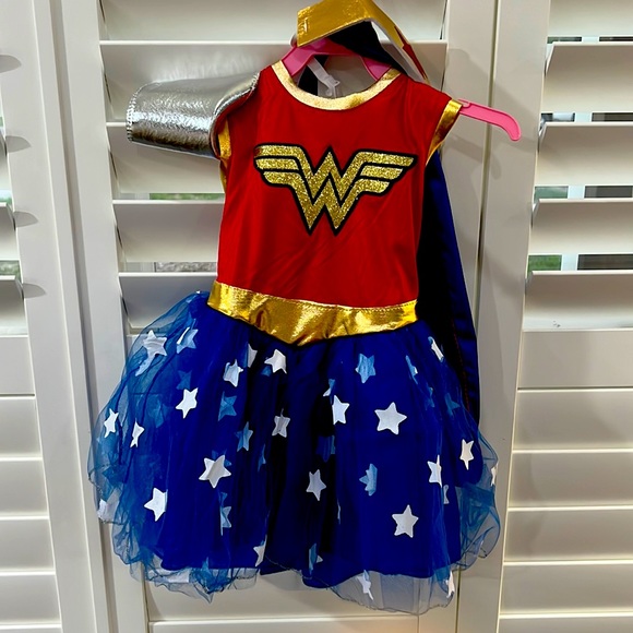 Rubie's Other - Nice Wonder Woman Costume size Small